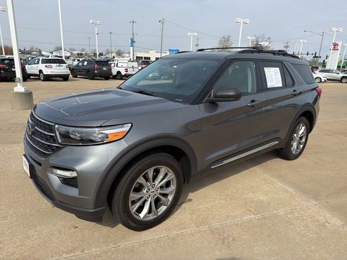 Used 2023 Ford Explorer XLT w/ Equipment Group 202A image 7