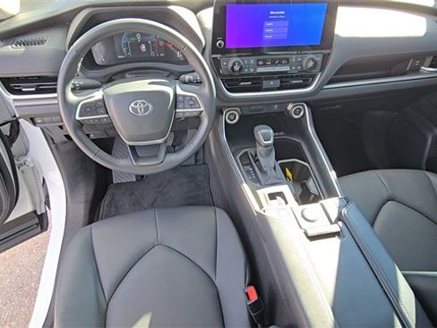 Used 2024 Toyota Grand Highlander XLE image 18