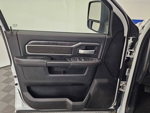Used 2024 RAM 3500 Big Horn image 10