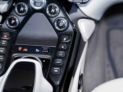 Used 2023 Aston Martin V8 Vantage Coupe RWD image 29