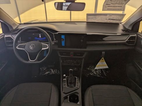 New 2026 Volkswagen Taos SE FWD image 9