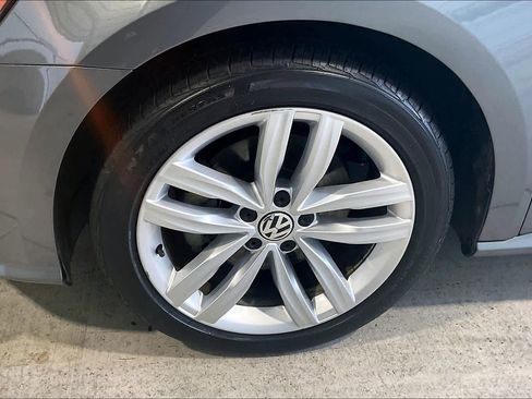 Used 2019 Volkswagen Passat 2.0T Wolfsburg image 11