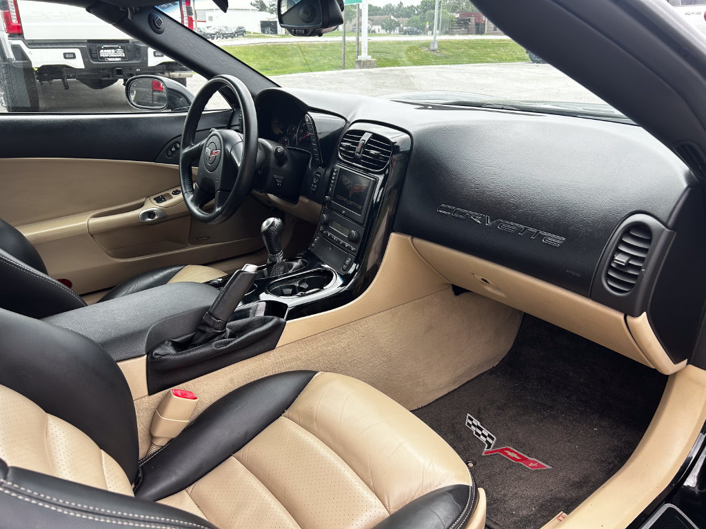 Used 2005 Chevrolet Corvette Convertible w/ Preferred Equipment Group RWD image 17