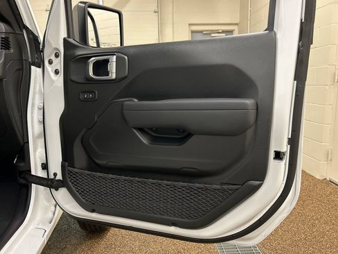 New 2026 Jeep Gladiator Sport AWD/4WD image 16