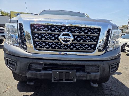 Used 2018 Nissan Titan SV w/ SV Convenience Package AWD/4WD image 6