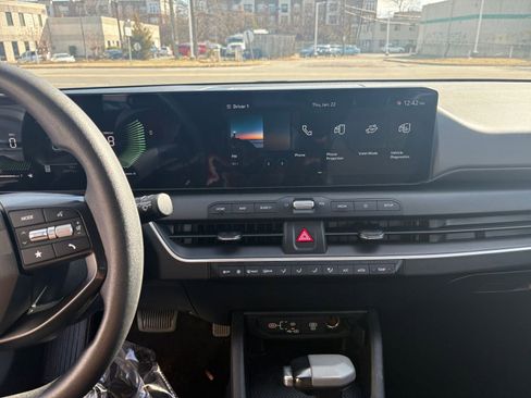 Used 2025 Kia K4 LXS image 18