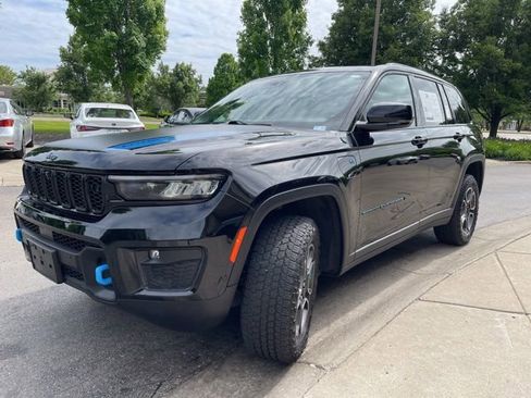 Used 2024 Jeep Grand Cherokee Trailhawk w/ Advanced Protech Group II AWD/4WD image 6