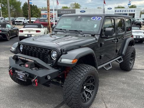 Used 2024 Jeep Wrangler Unlimited Sport AWD/4WD image 4