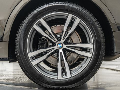 Used 2026 BMW X7 xDrive40i w/ M Sport Package AWD/4WD image 11