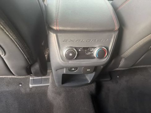 Used 2025 Ford Explorer ST-Line w/ ST-Line Street Pack AWD/4WD image 23