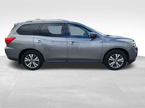 Used 2020 Nissan Pathfinder S image 9