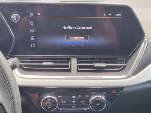 Used 2025 Chevrolet Trax LT FWD image 18