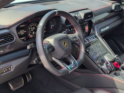 Used 2022 Lamborghini Urus image 12