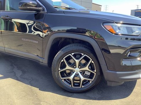 Used 2024 Jeep Compass Limited image 3