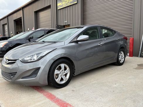 Used 2014 Hyundai Elantra SE image 4