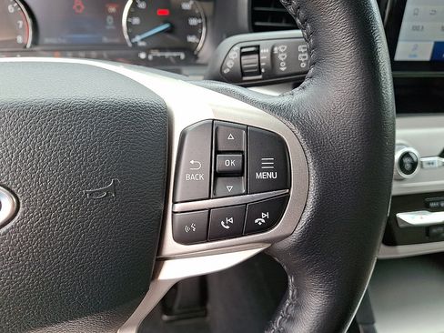 Used 2023 Ford Explorer XLT AWD/4WD image 10