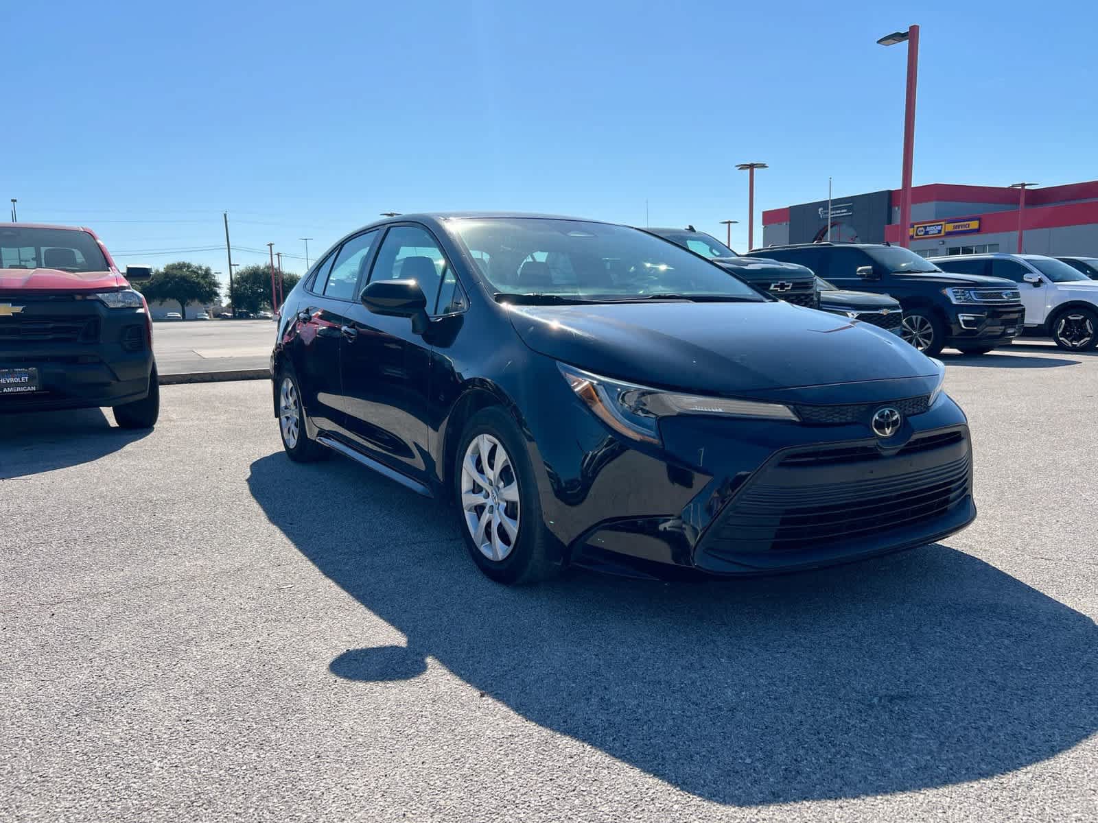 Used 2023 Toyota Corolla LE FWD image 4