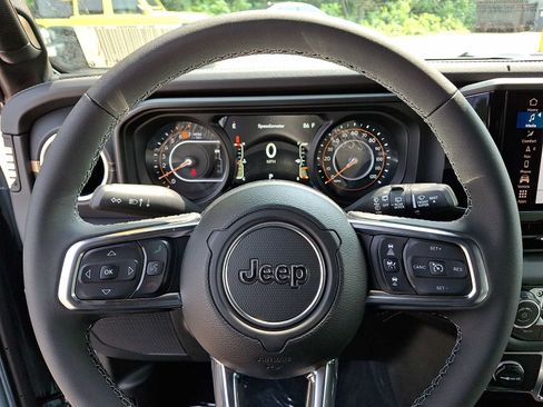 New 2026 Jeep Wrangler Unlimited Sahara AWD/4WD image 14