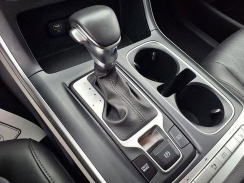 Certified 2024 Kia Carnival LX image 17