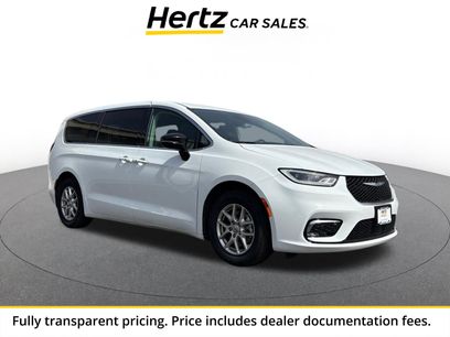 Used 2024 Chrysler Pacifica Touring-L