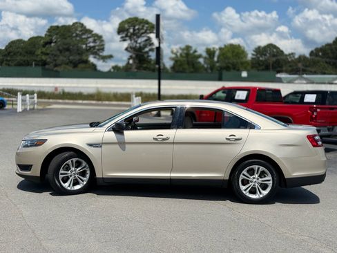 Used 2018 Ford Taurus SE FWD image 4