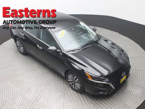 Used 2025 Nissan Altima 2.5 SV image 3