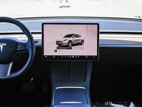 Used 2023 Tesla Model Y Long Range AWD/4WD image 13