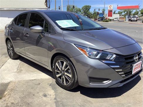 Used 2024 Nissan Versa SV FWD image 4
