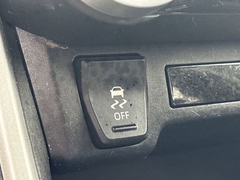 Used 2021 Toyota RAV4 LE image 31