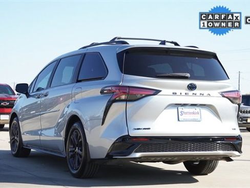 Used 2025 Toyota Sienna XSE w/ XSE Premium Package image 7