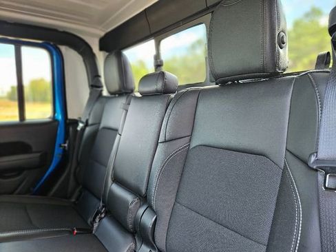 Used 2023 Jeep Gladiator Sport S image 27