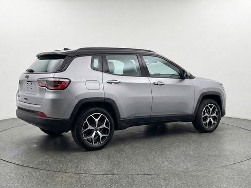 Used 2025 Jeep Compass Limited AWD/4WD image 9