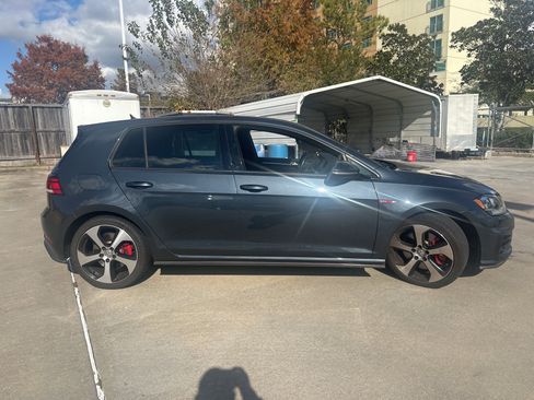 Used 2019 Volkswagen Golf 4-Door image 4