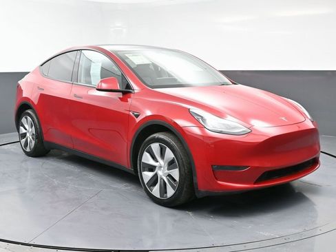 Used 2023 Tesla Model Y Long Range image 2