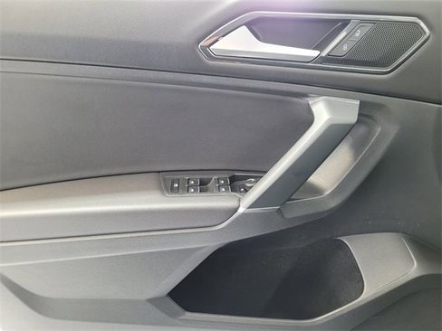 Used 2018 Volkswagen Tiguan S image 38