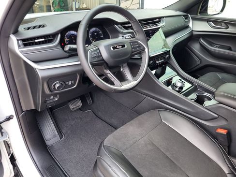 New 2025 Jeep Grand Cherokee Altitude AWD/4WD image 12