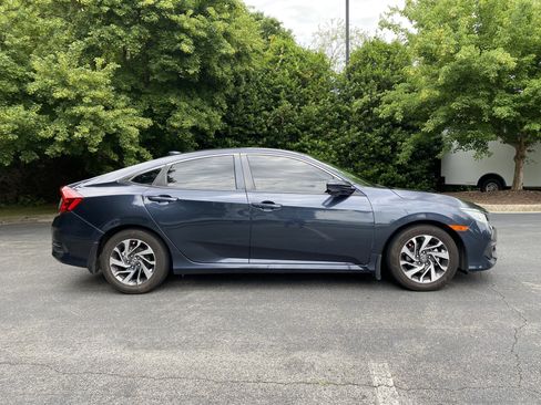 Used 2018 Honda Civic EX image 10