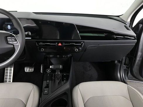 New 2025 Kia Niro EX Touring image 15