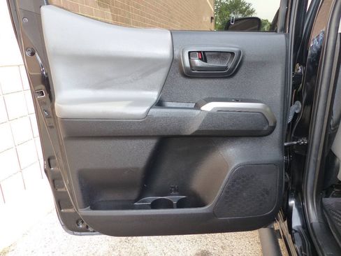 Used 2022 Toyota Tacoma SR5 AWD/4WD image 40