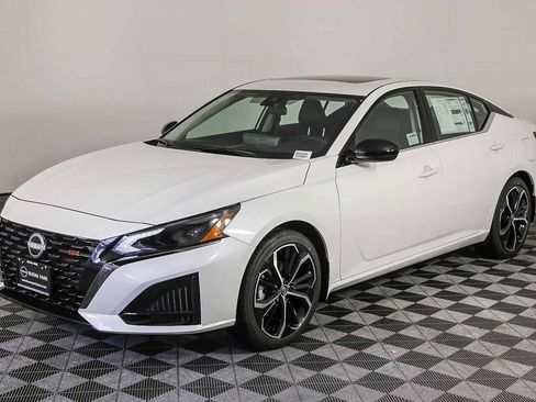 New 2025 Nissan Altima 2.5 SR w/ SR Premium Package image 4