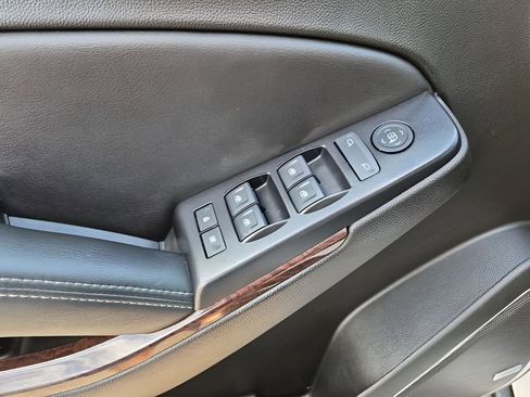 Used 2018 GMC Yukon XL SLE w/ SLE Value Package image 28