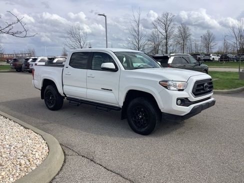 Used 2021 Toyota Tacoma SR5 w/ Technology Package AWD/4WD image 3