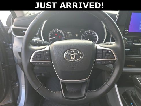Used 2024 Toyota Highlander XLE image 14