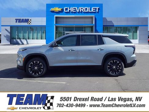 New 2026 Chevrolet Traverse LT w/ Sun and Wheel Package FWD image 1