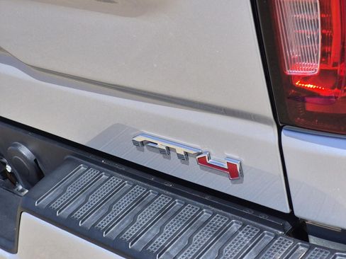 Used 2022 GMC Sierra 1500 AT4 w/ AT4 Preferred Package AWD/4WD image 8