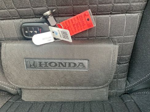 Certified 2025 Honda HR-V LX image 38