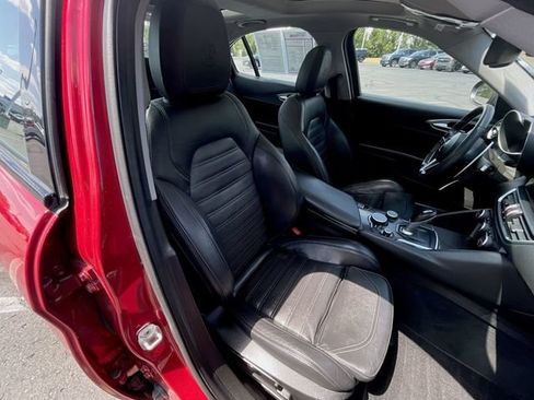 Used 2017 Alfa Romeo Giulia Ti w/ TI 19" Sport Package RWD image 28