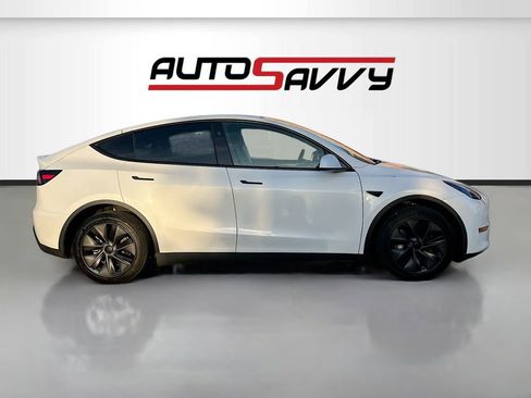 Used 2025 Tesla Model Y Long Range AWD/4WD image 8