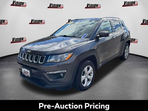 Used 2019 Jeep Compass Latitude image 1