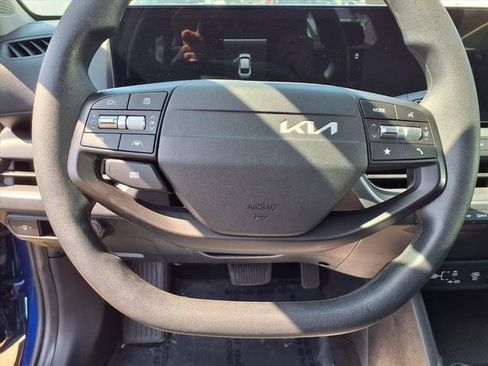 Used 2025 Kia K4 LXS image 13